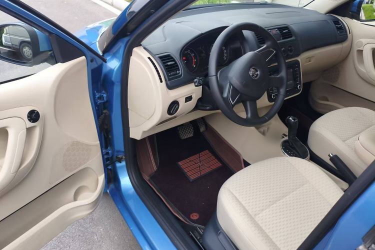 Used Skoda Fabia 2014 1.4L Automatic Crystal Edition
