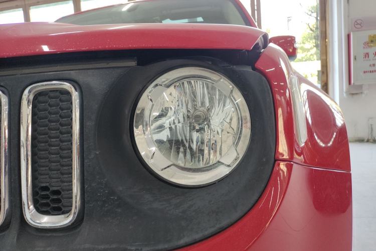 Used  Renegade 2018 Connected Large Screen Version 180T Automatic High-Energy Edition
