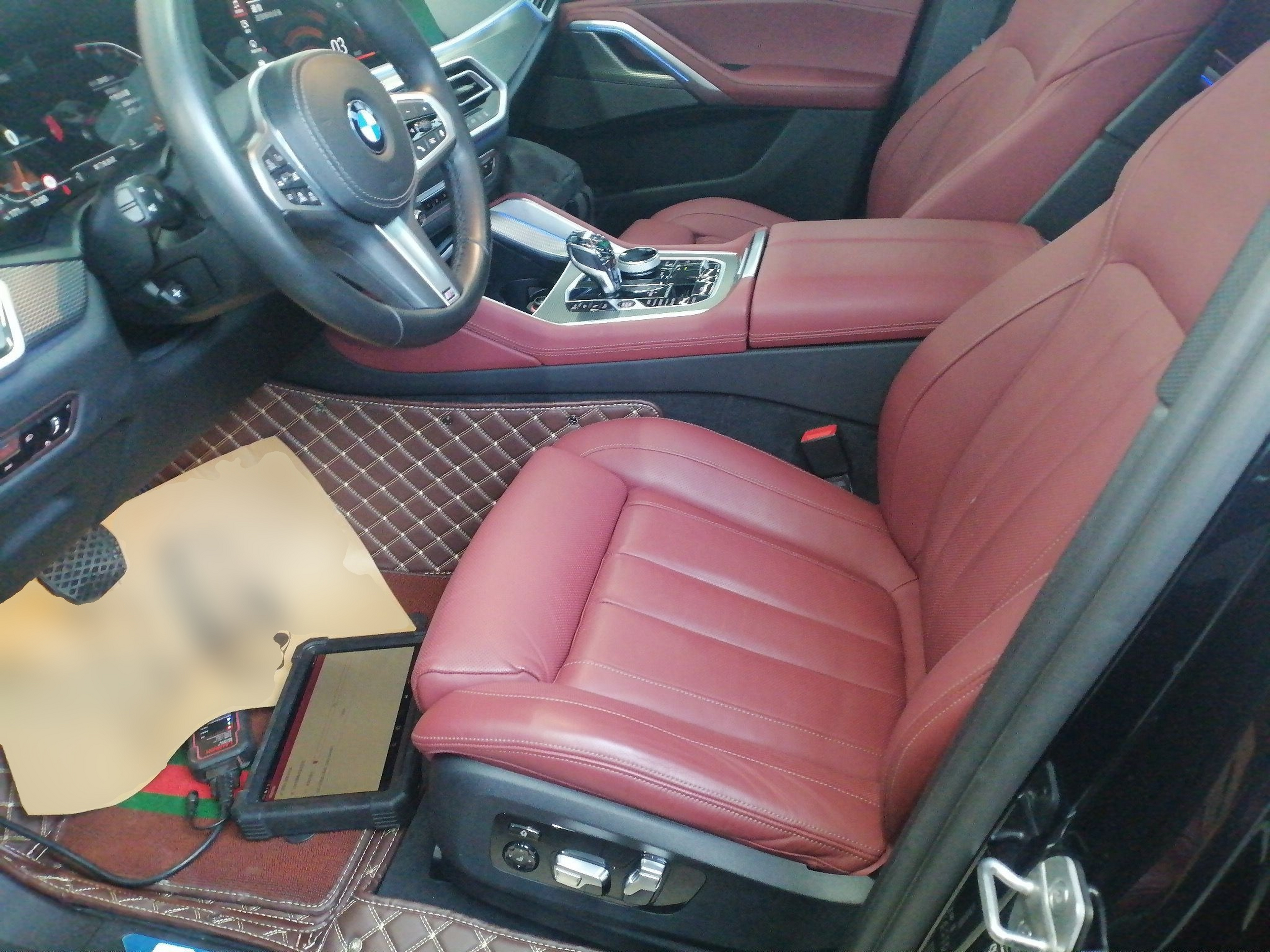 المقاعد الأمامية داخل السيارة