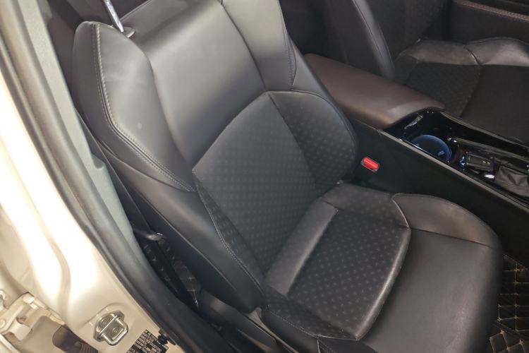 Used Toyota IZOA 2018 2.0L Yixuan Version China V Standard
