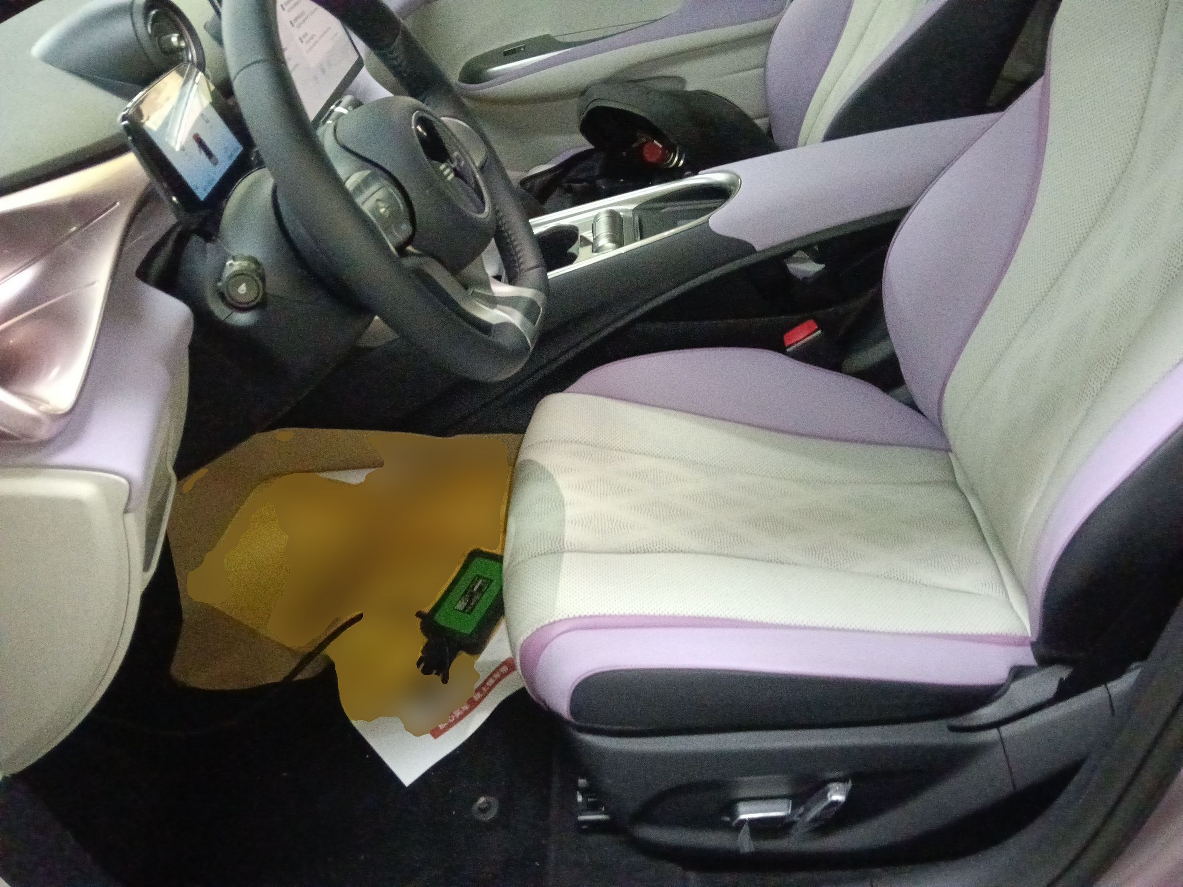 المقاعد الأمامية داخل السيارة