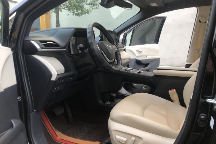 Used Toyota Sienna 2023 2.5L Hybrid Luxury Edition
