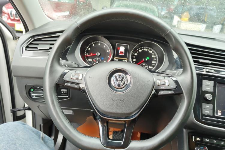 Used Volkswagen Tiguan L 2019 330TSI Automatic Two-Wheel Drive Smart Luxury Version China V Emission Standard
