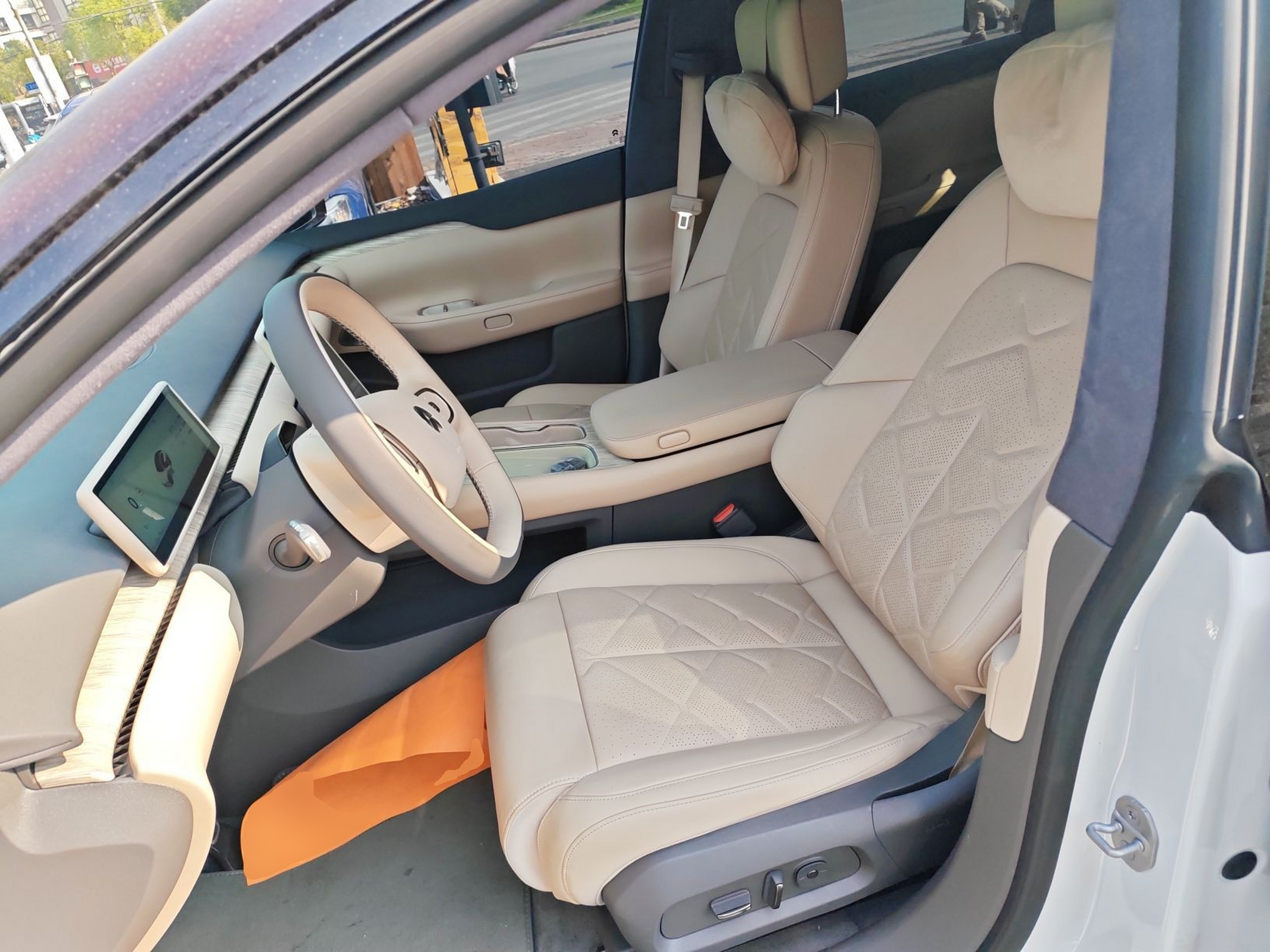 Переднее сиденье в автомобиле