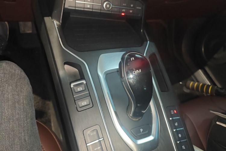 Used Wey VV5 2019 1.5T Two-Wheel Drive Color Pioneer
