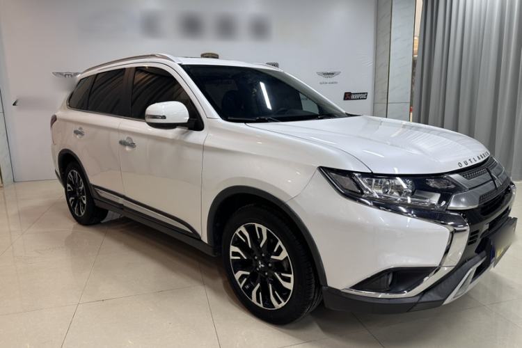 Used Mitsubishi Outlander 2019 2.0L Two-Wheel Drive Comfort Edition 5 Seats China VI Standard
