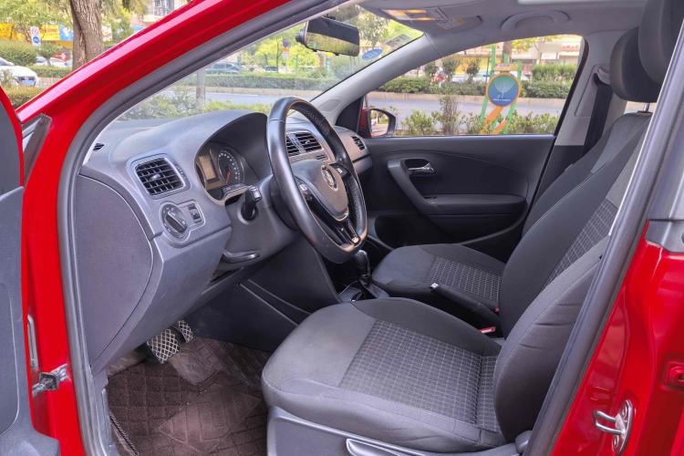 Used Volkswagen Polo 2016 1.6L Automatic Comfort Model
