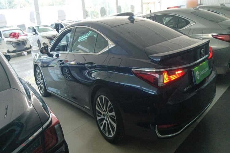 Used Lexus ES 2020 300h Premium Edition
