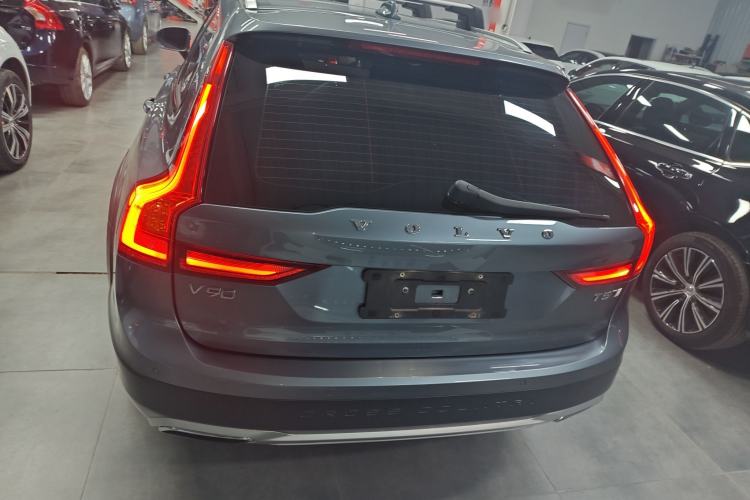 Used Volvo V90 2017 Cross Country T5 AWD Smart Range Edition