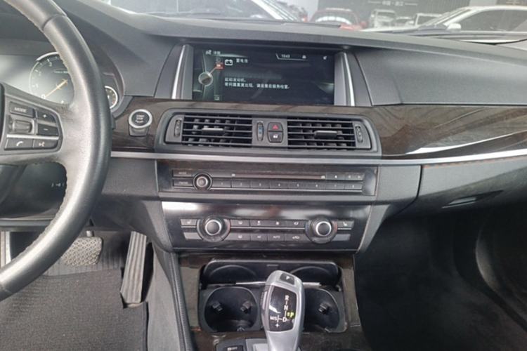 Used BMW 5 Series 2014 530Li Leading Model
