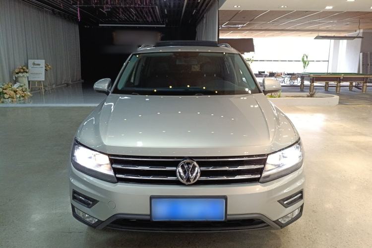 Used Volkswagen Tiguan L 2020 330TSI Automatic Two-Wheel Drive Panoramic Comfort Edition China VI Standard
