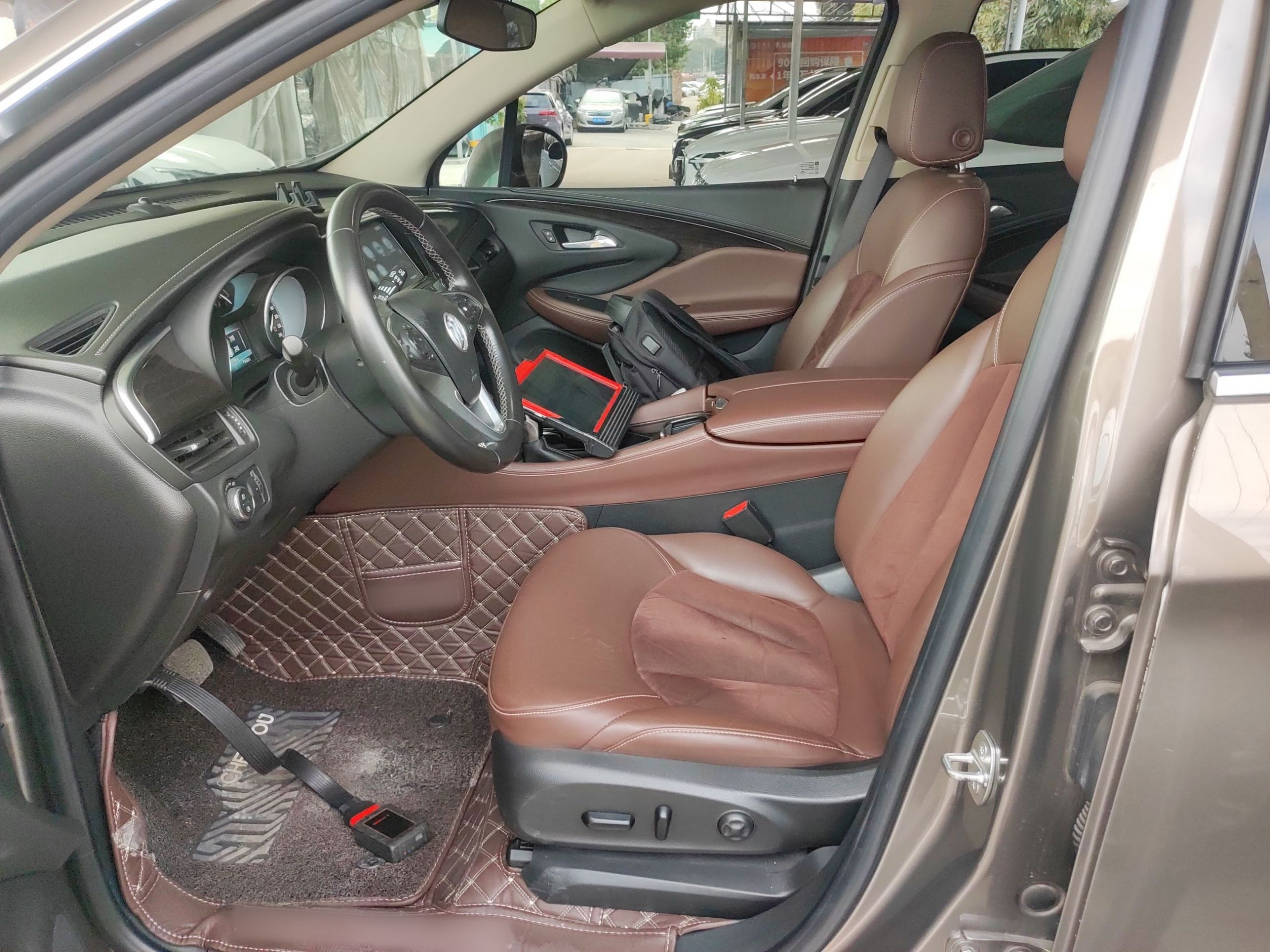 Переднее сиденье в автомобиле