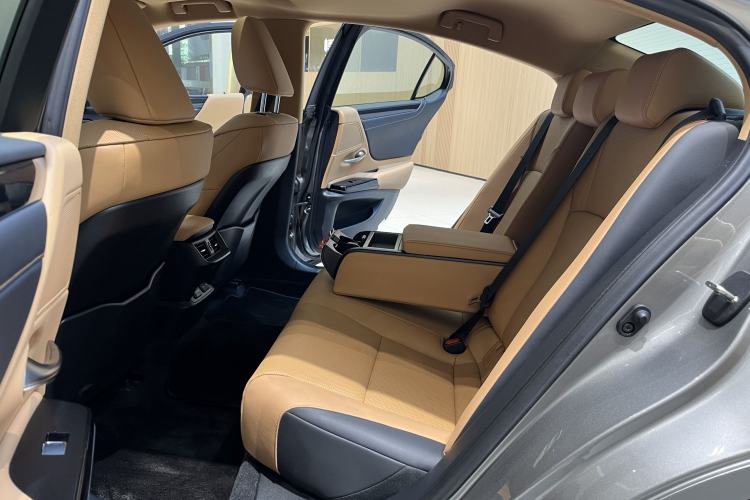 Used Lexus ES 2023 200 Excellence Edition