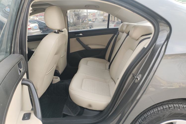 Used Skoda Rapid 2013 1.6L Manual Smart Selection Model