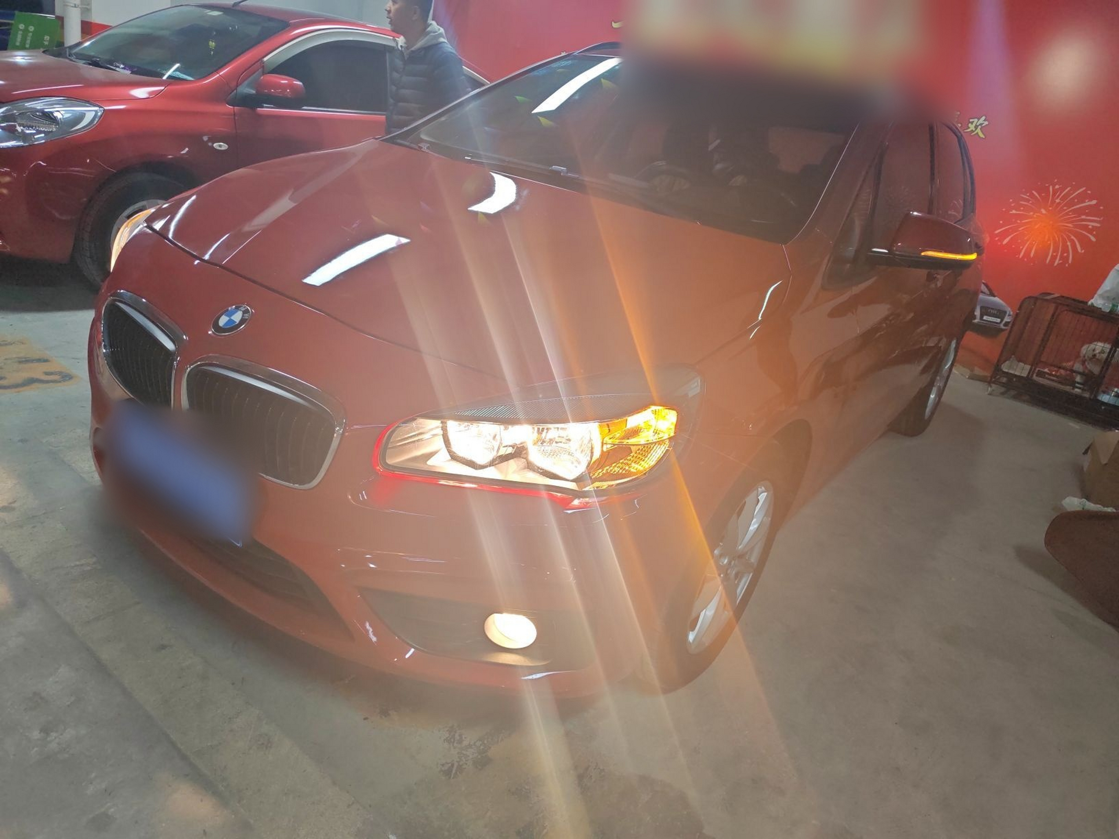 تحت مقدمة السيارة