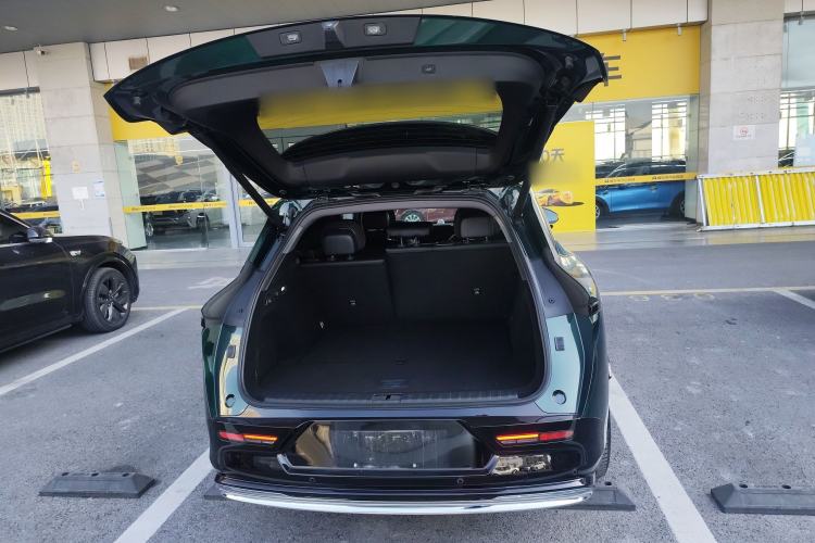 Used Zeekr 7X 2025 100 kWh Long-Range Rear-Wheel Drive with Intelligent Driving Features