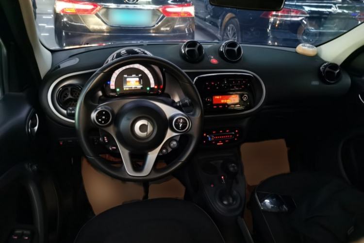 Used  forfour 2016 1.0L 52 kW Passion Edition
