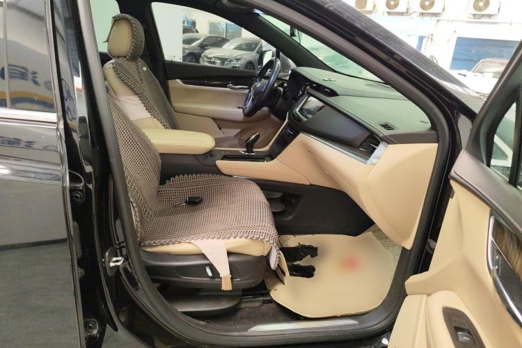 Used Cadillac XT5 2018 25T Luxury Model
