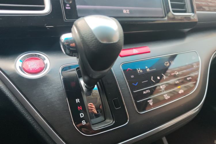 Used Honda Elysion 2016 2.4L Luxury Edition
