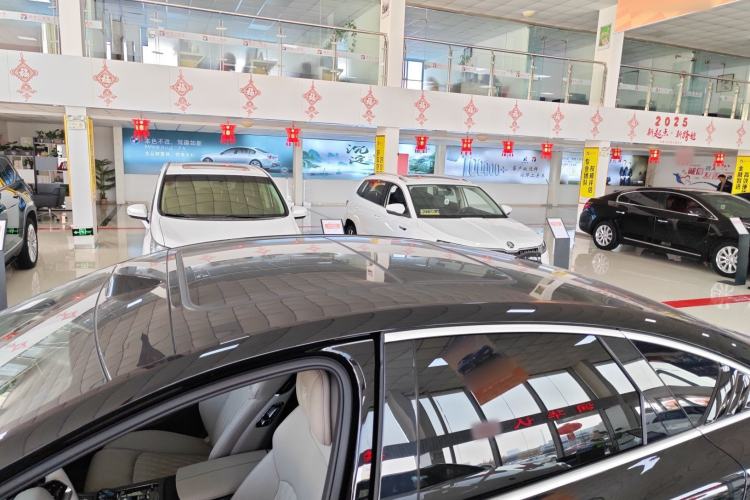 Used BYD Han 2025 DM-i Intelligent Driving Edition 125KM LiDAR Flagship Model
