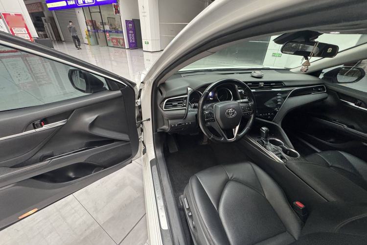 Used Toyota Camry 2018 2.5G Luxury Edition
