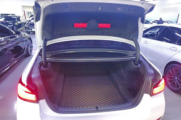 Used BMW 5 Series 2021 Facelifted 530Li Leading Edition M Sport Package
