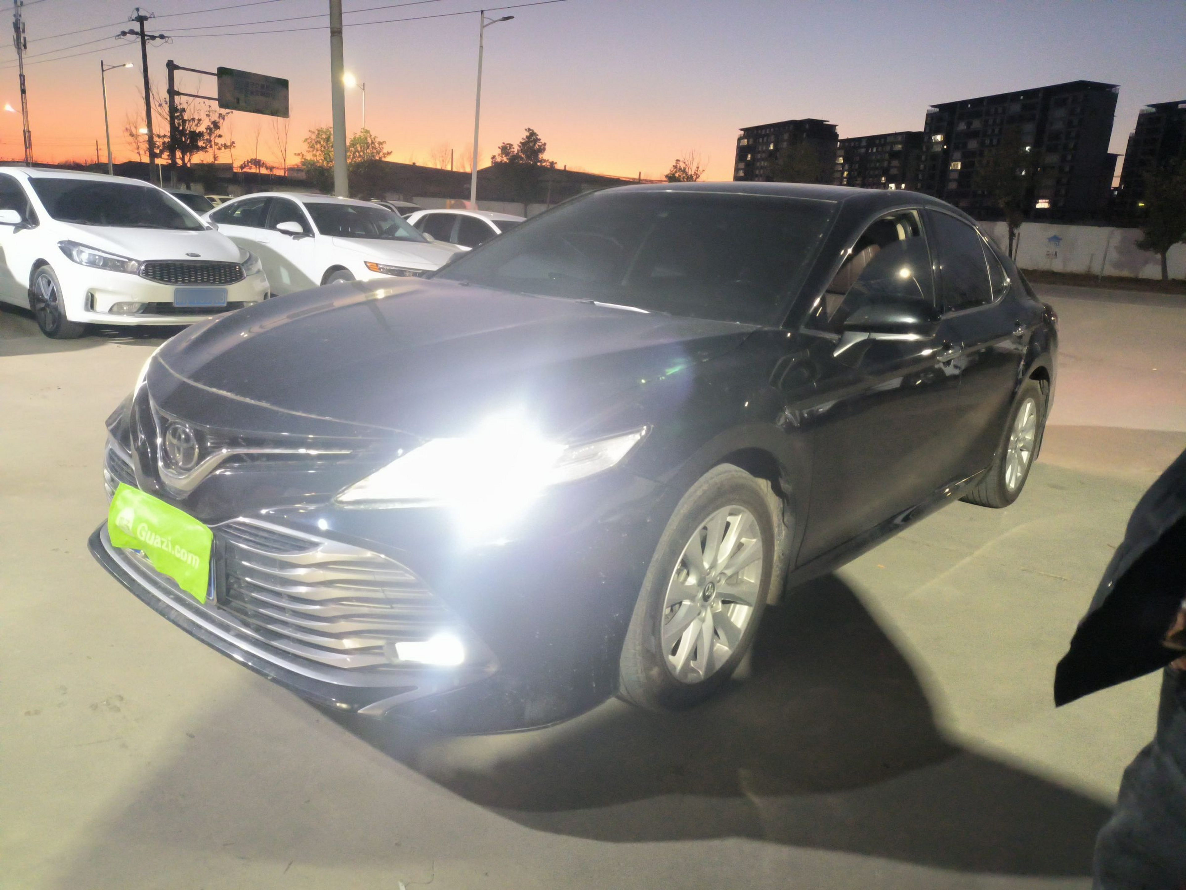 تحت مقدمة السيارة