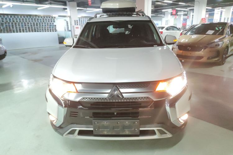 Used Mitsubishi Outlander 2019 2.0L Two-Wheel Drive Comfort Edition 5 Seats China VI Standard
