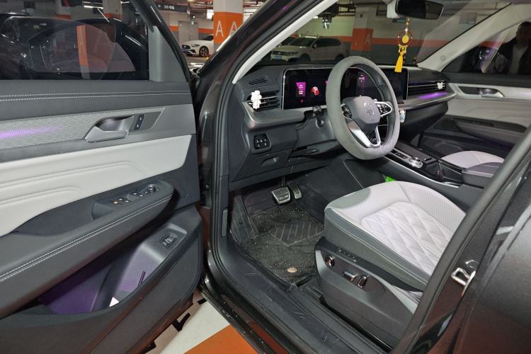 Used Volkswagen Tavendor 2024 380TSI All-Wheel-Drive R-Line Cruise Premium Edition
