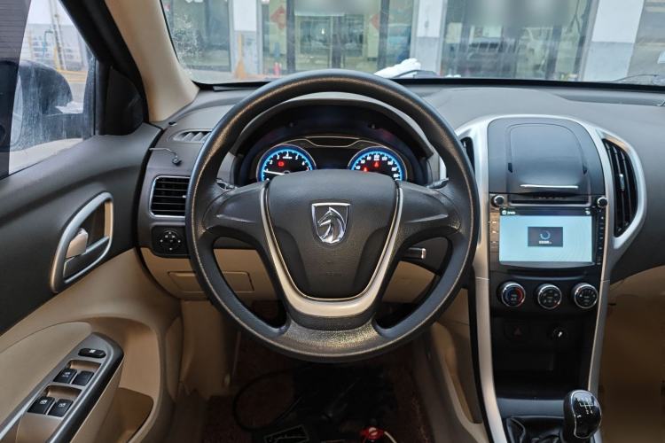 Used Baojun 630 2014 1.5L manual standard version
