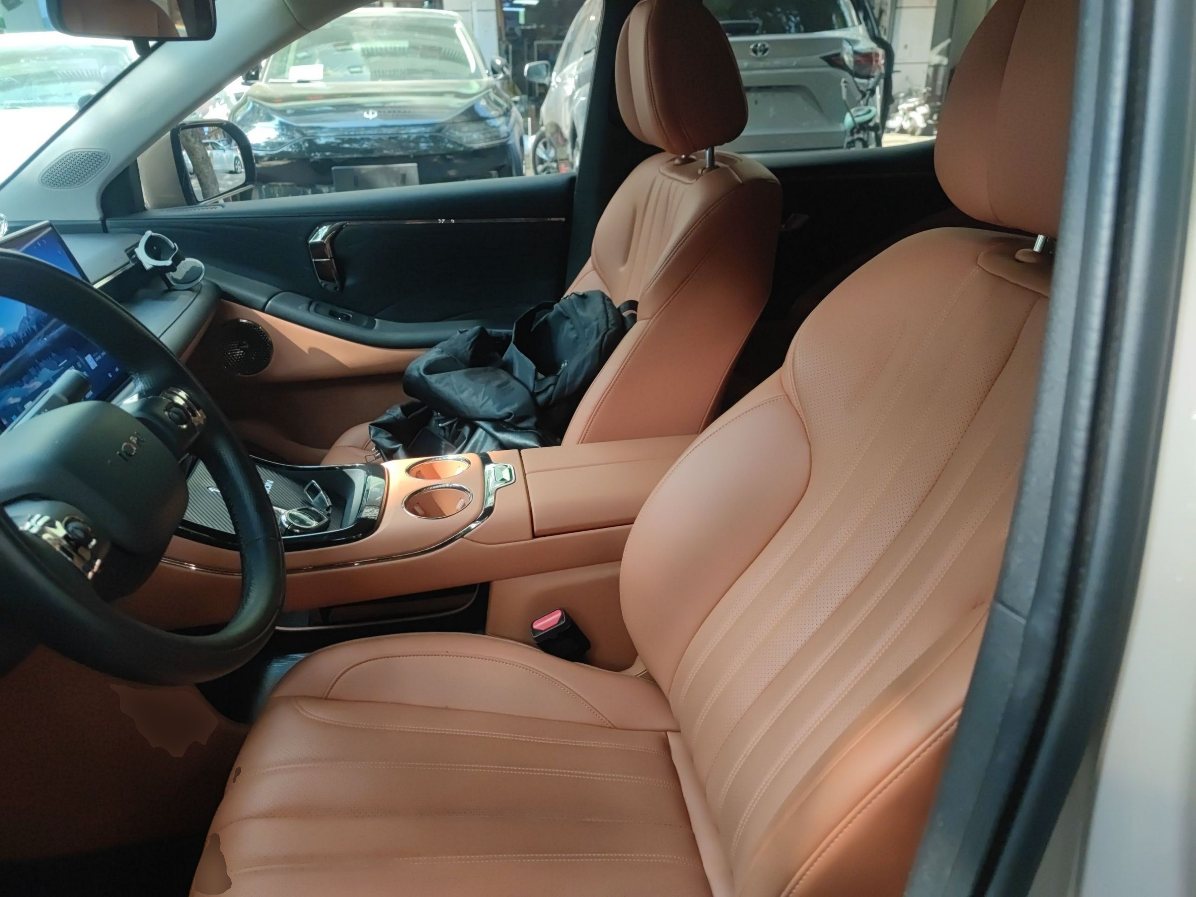 Переднее сиденье в автомобиле