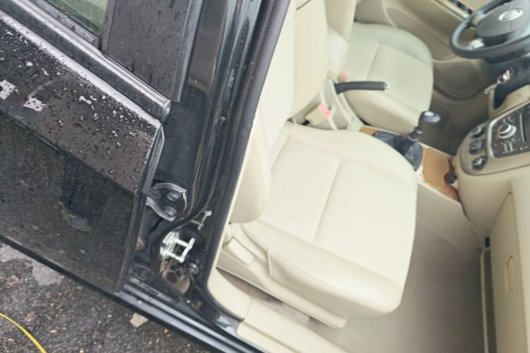 Used Buick Excelle 2015 1.5L Manual Classic Trim
