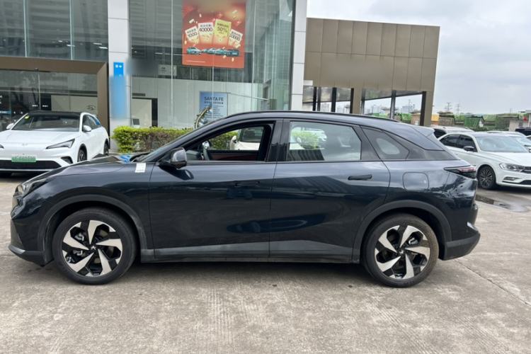 Used ARCFOX Alpha T5 2026 Model Pure Electric 660 Yuanjing Divine Driving Version
