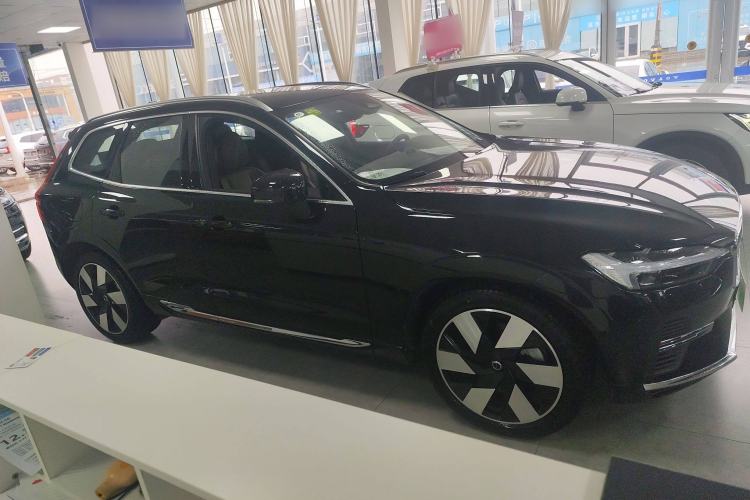Used Volvo XC60 New Energy 2025 Plug-in Hybrid Long-Range All-Wheel Drive Smart Luxury Edition
