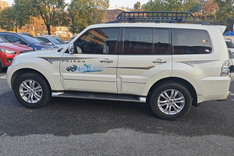 Used Mitsubishi Pajero 2018 V97 3.8L 5-Door GLS Sunroof Dual Differential – Middle East