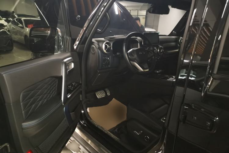 Used  BJ40 2020 2.0T Automatic Four-Wheel Drive Urban Hunter Edition Chivalrous Type
