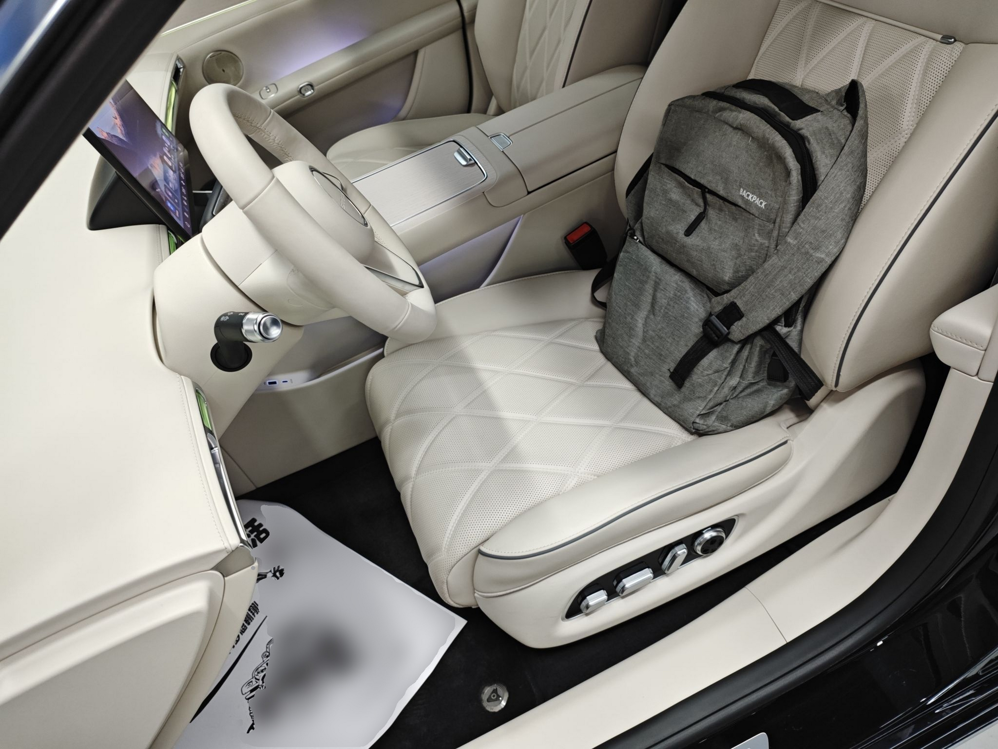 Переднее сиденье в автомобиле