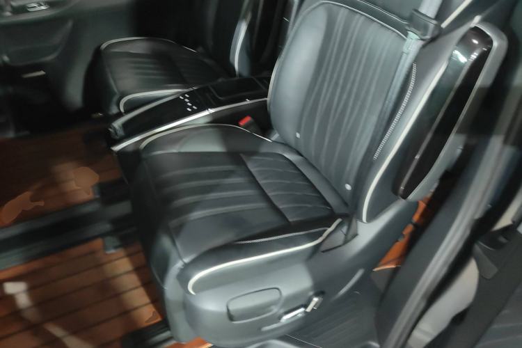 Used Roewe iMAX8 2021 400TGI Supreme Series Lu Zun Edition
