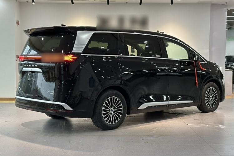 Used Denza D9 2025 DM-i Smart Drive 1020 Four-Wheel Drive Deluxe Model
