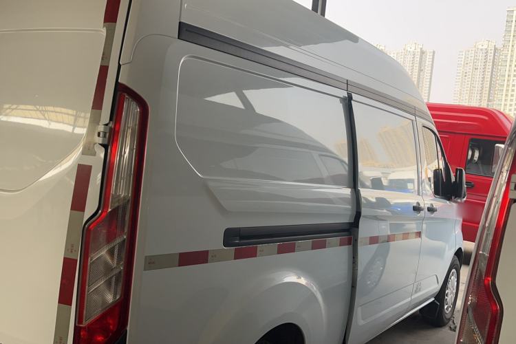 Used Ford Transit 2017 2.0T Gasoline Van Mid-Drive Mid-Roof China V Standard