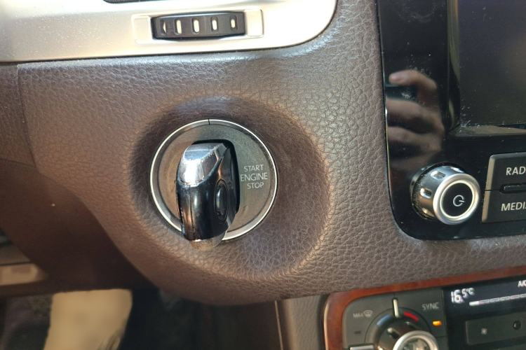 Used Volkswagen Touareg 2011 3.0 TSI Standard Version
