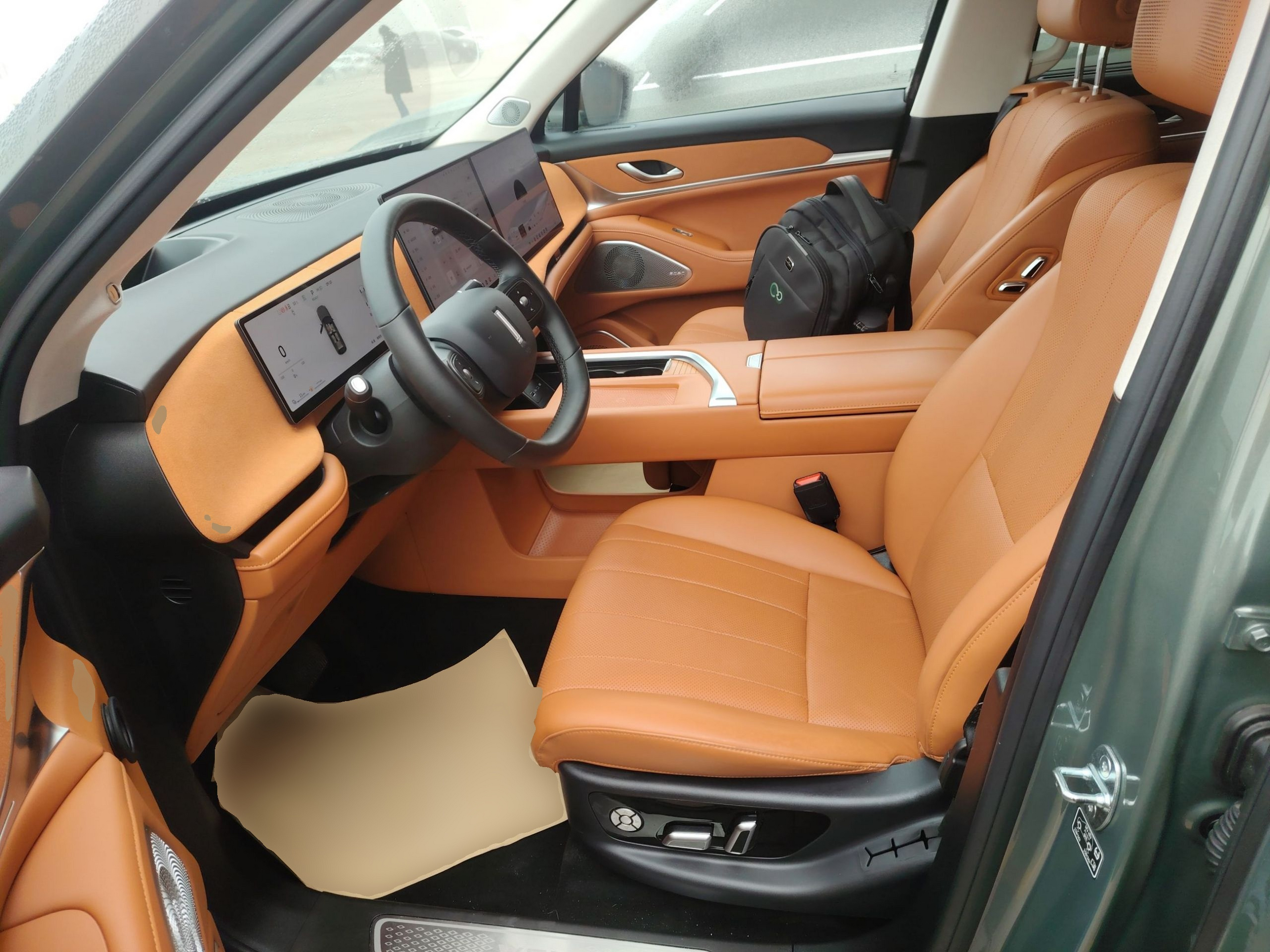 Переднее сиденье в автомобиле