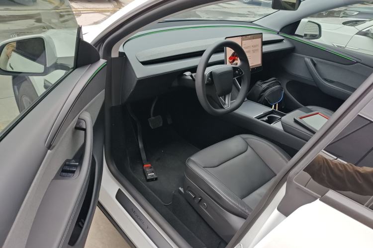 Used Tesla Model Y 2025 Rear-Wheel-Drive Version
