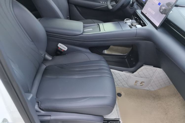 Used  E5 2024 440km Launch Edition
