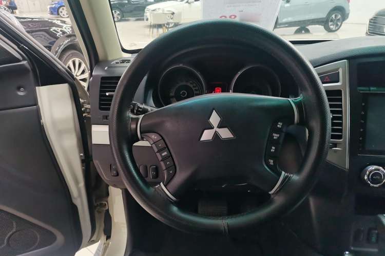 Used Mitsubishi Pajero 2018 3.0L Automatic Luxury Edition
