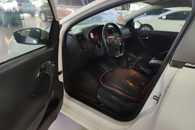 Used Volkswagen Polo 2016 1.4L Manual Fashion Model