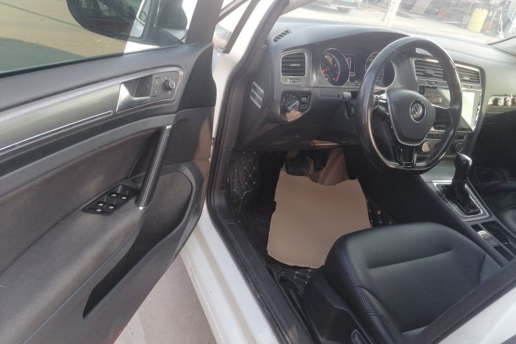 Used Volkswagen Golf 2016 1.6L Automatic Comfort Model
