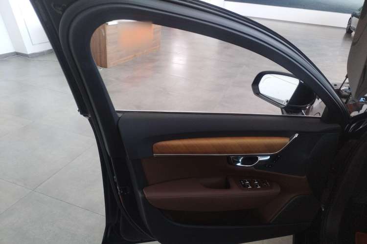 Used Volvo S90 New Energy 2022 T8 eDrive Hybrid Luxury Edition
