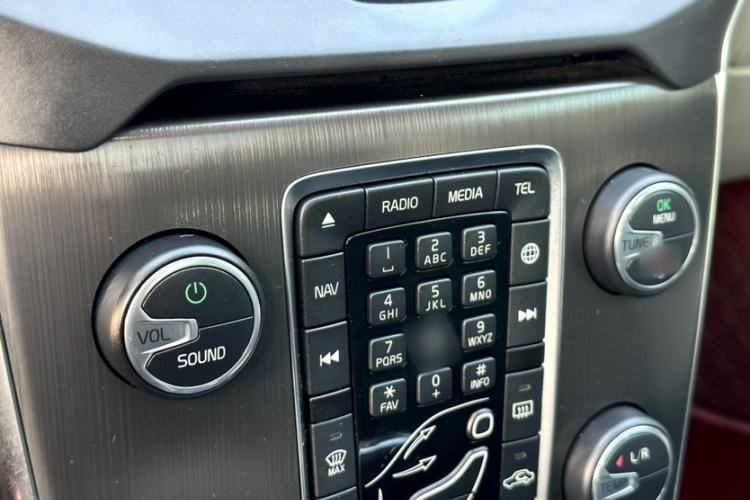 Used Volvo V40 2015 1.6T Zhiyi Edition