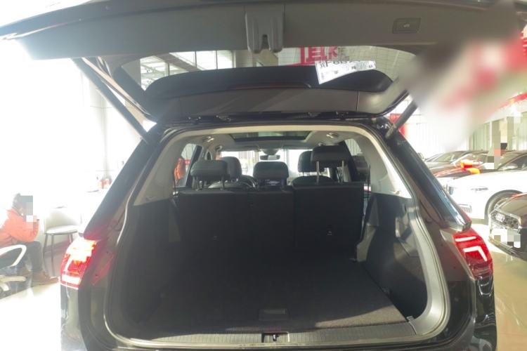 Used Volkswagen Tiguan L 2023 330TSI Automatic Two-Wheel Drive R-Line Flagship Edition
